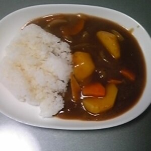 フライパンで簡単♪とりもも肉と夏野菜のカレー